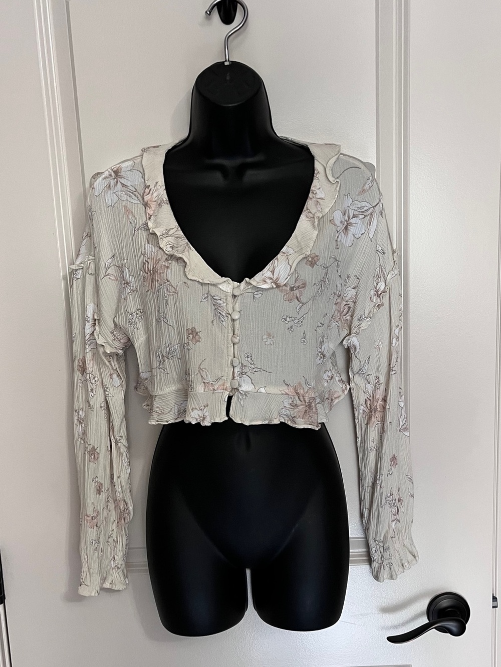 Blue B Ivory Soft Floral Pattern Button-Front Blouse w Ruffled Trim Details